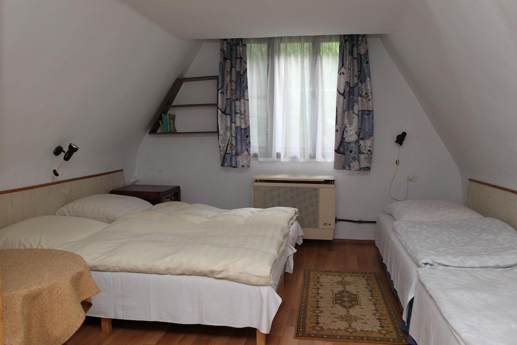 Fueloep Vendeghaz Apartment Bogacs Room photo